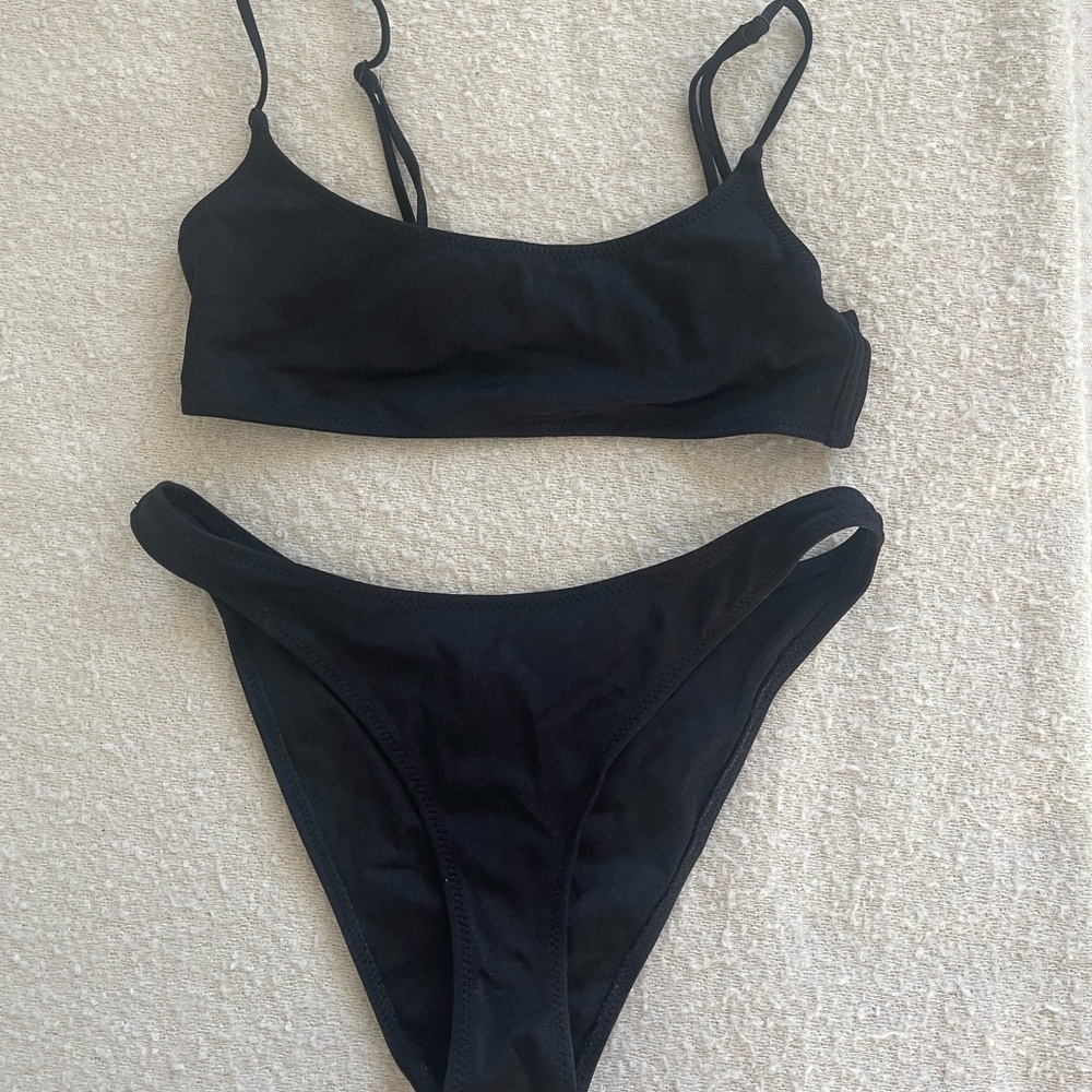 Triangl Black bikini